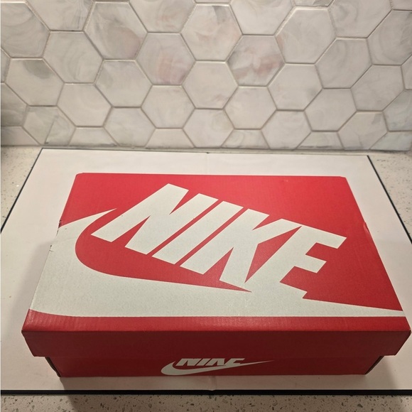 Nike Woman’s Court Legacy Lift Sneakers White & Metallic Silver Size 8.5 NEW Box - Picture 12 of 12